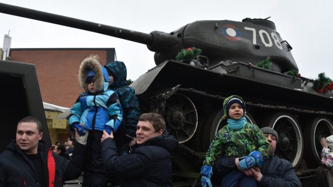 Trainload of vintage T-34 tanks wows Russians