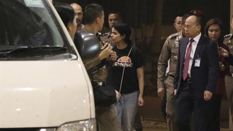 Rahaf Alqunun: Thailand admits Saudi woman seeking asylum