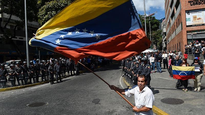 Venezuelans call for humanitarian aid as political crisis deepens