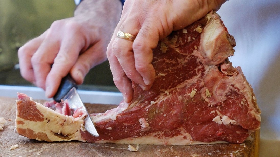 Cut down on red meat to save the planet and cut premature deaths say experts