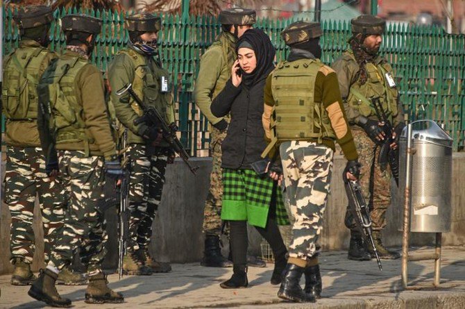 Kashmiri students flee Indian backlash after suicide attack