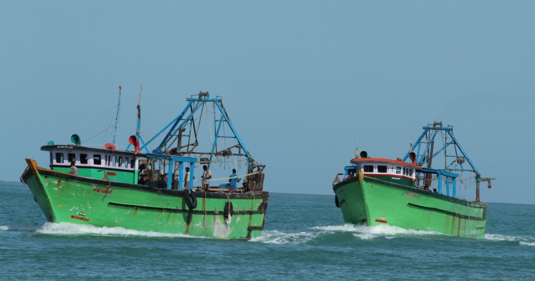 South Srilankan fishing boats surround Mullaitivu sea area!