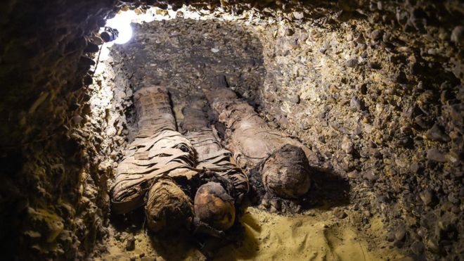 Egypt mummies: New tombs found in Minya