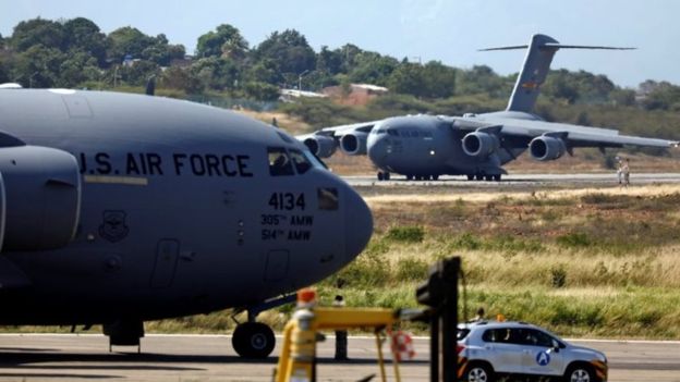 Venezuela crisis: US planes carrying aid arrive in Colombia