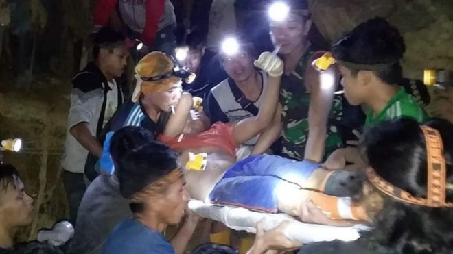 Indonesia mine collapse: Dozens buried by landslide in Sulawesi