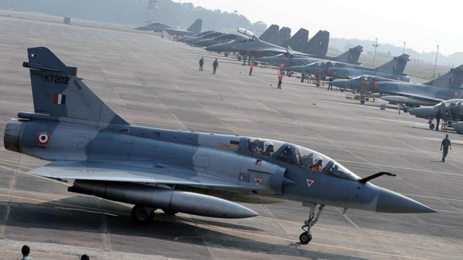 Pakistan-India: Pakistan 'shoots down two Indian jets' over Kashmir