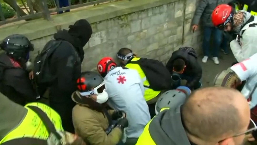 Yellow vests protests: Man's hand blown off in violent clashes in Paris