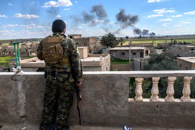 Fleeing Daesh fighters using civilians as human shields forced to surrender in Baghouz