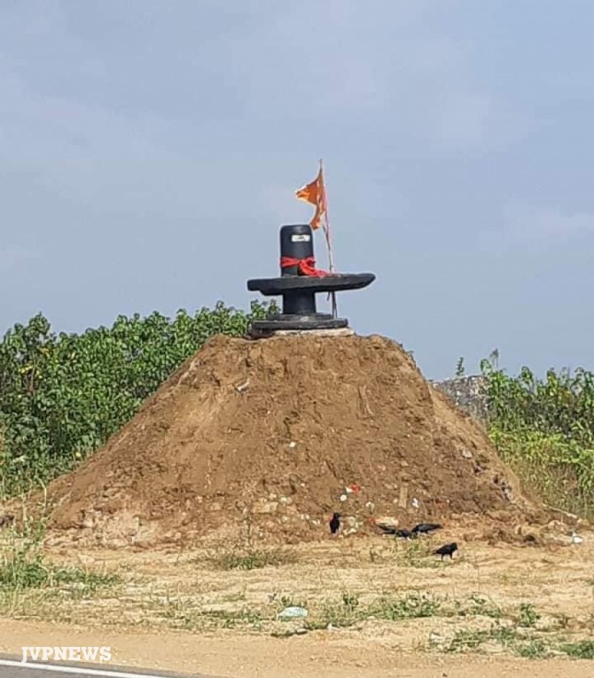 Statue of Lord Shiva on Chemmani ! Who did this ?