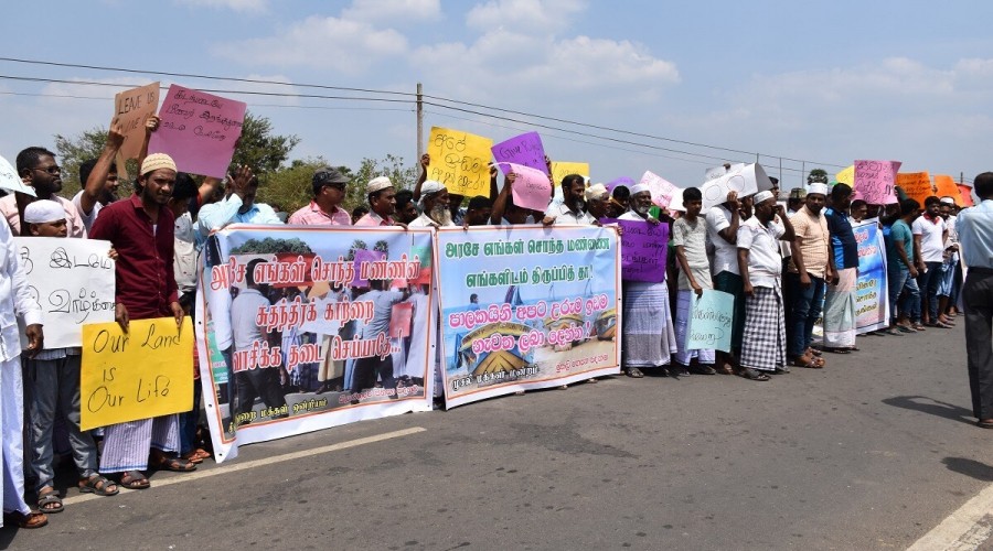 Mannar people protesting to evacuate navy