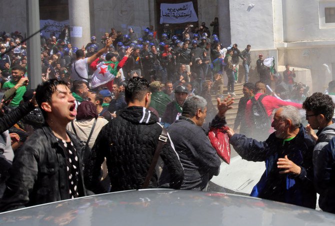 Algeria protesters keep up pressure on regime