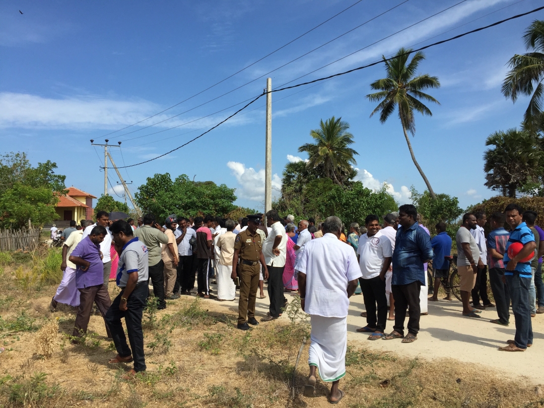 Land-grab surveyors blocked by Mandaitivu protest