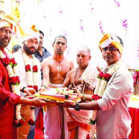 Rajinikanth begins work on ‘Darbar’ with traditional pooja