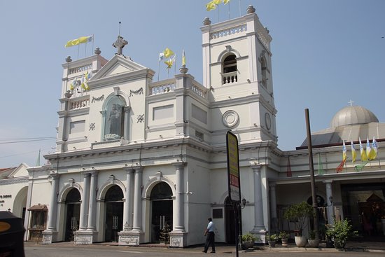 A week after Easter Bombings, Churches fall silent, Sri Lankans hear mass on TV