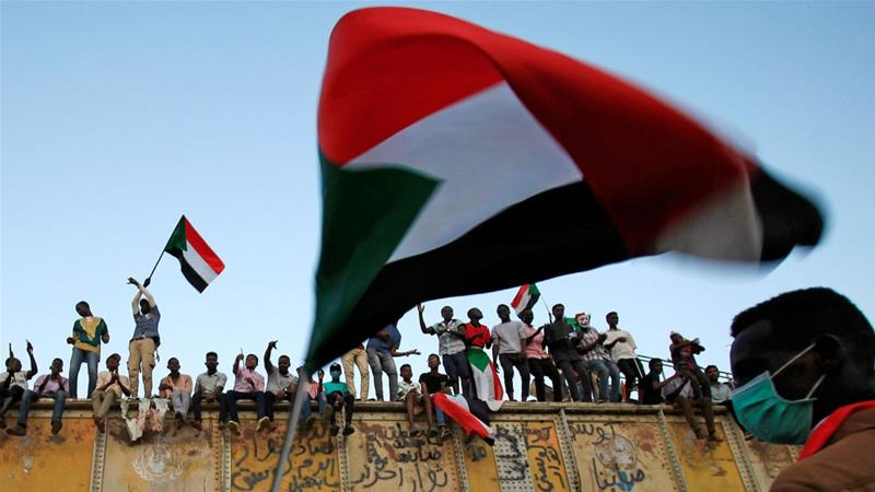 Sudan's military rulers and protesters to hold 'decisive talks'