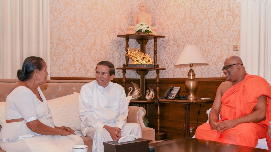 Sri Lankan president meets extremist Buddhist monk