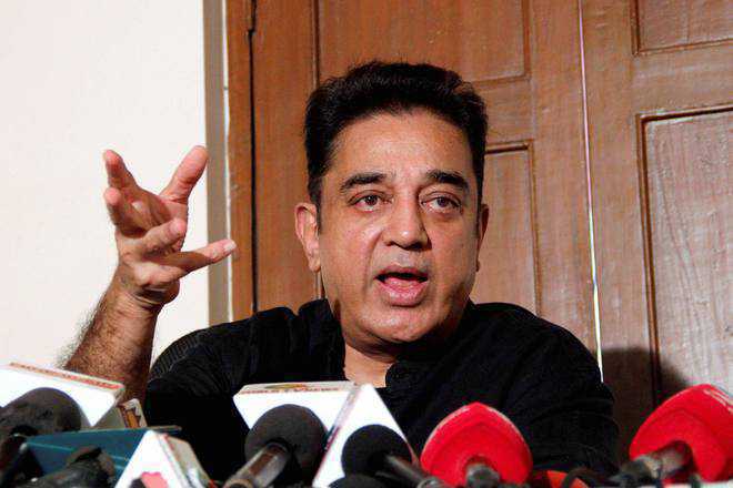 Slippers hurled at Kamal Haasan amid Godse row