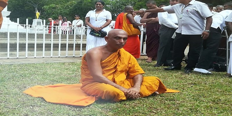 Athuraliye Rathana thera begins fast