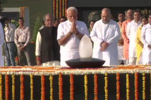 Ahead of swearing in, Modi pays tribute to Gandhi, Vajpayee