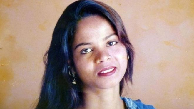 Asia Bibi: Christian leaves Pakistan after blasphemy acquittal