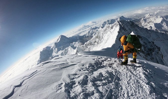 Scientist warns of Everest dangers from pollution, melting