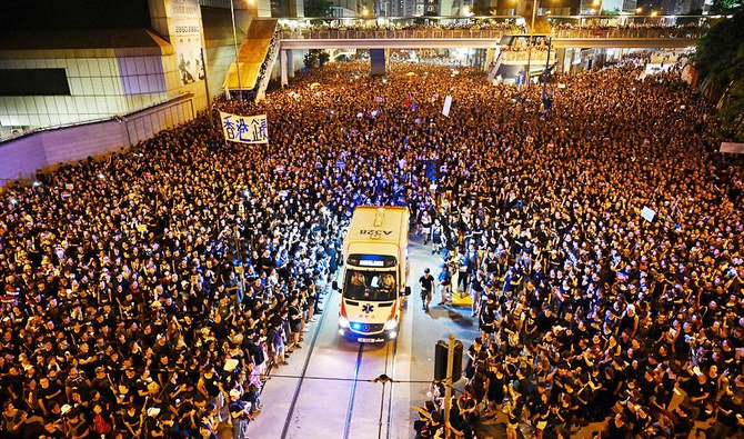 Hong Kong police begin to clear streets of protesters