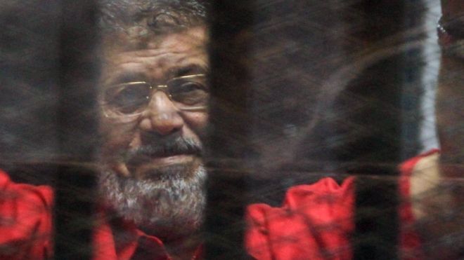 Egypt's Mohammed Morsi: Ex-leader buried after court death