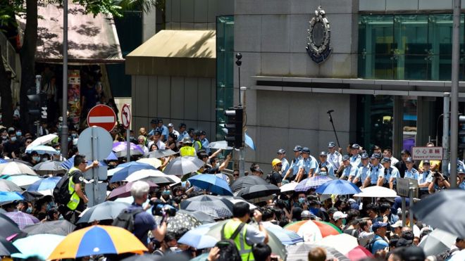 Hong Kong protests: Hundreds surround police headquarters