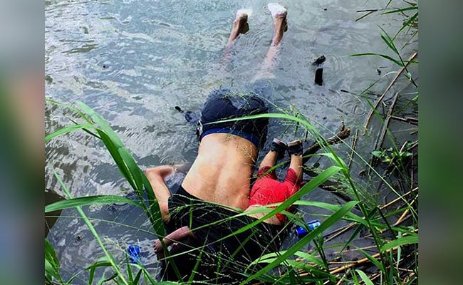 Photos Of Drowned Salvadoran Migrant, 2-Year-Old Daughter Spark Outrage