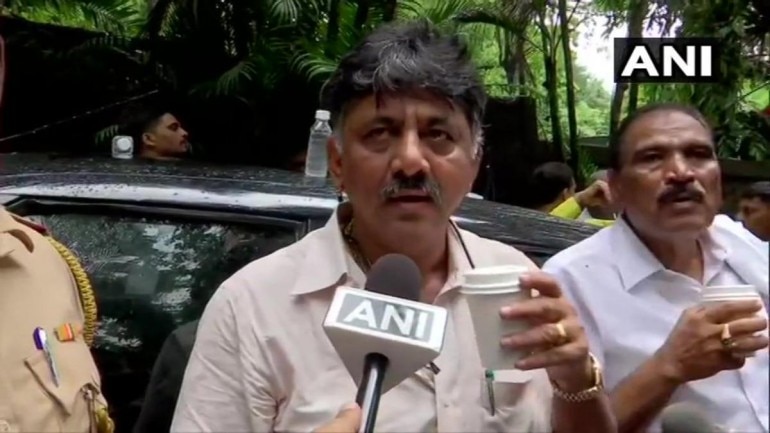 Shivakumar detained after he refuses to leave Mumbai hotel, Ghulam Nabi Azad detained in Bengaluru