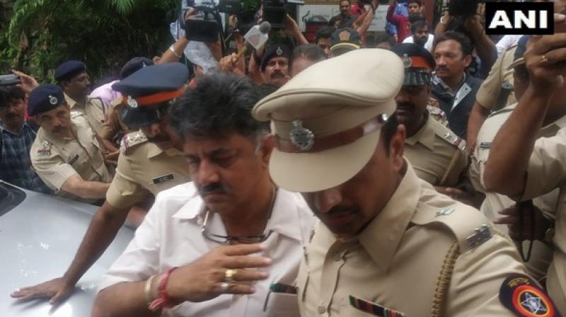 Mumbai police detains K'taka Cong firefighter Shivakumar, Section 144 on