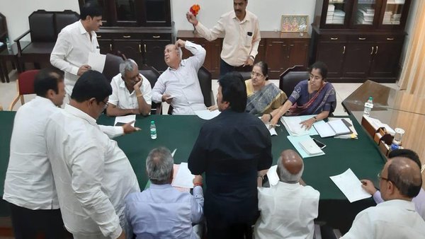 Karnataka crisis updates: CLP meet on July 9, Cong warns of action against absentees