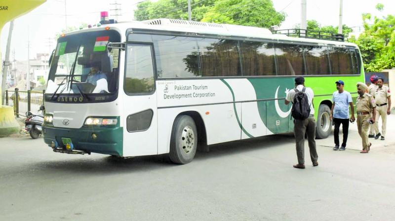 After trains, Pak suspends Delhi-Lahore bus service