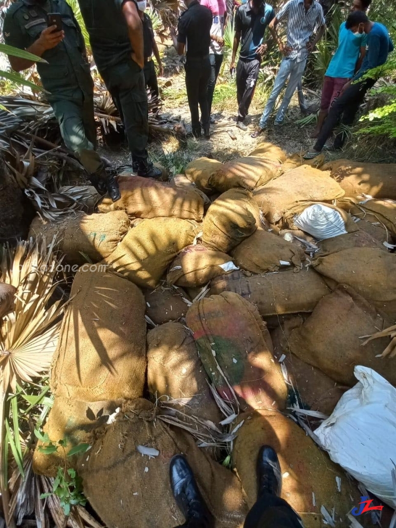 Smugglers’ hideout rounded up by security forces in Pooneryn-Veddukadu! One arrested.