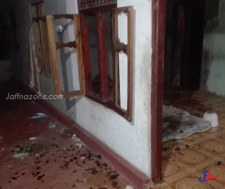 Rowdies intruded house and attacked in J/Navatkuli! 3 including father and sons admitted in J/Hospital!