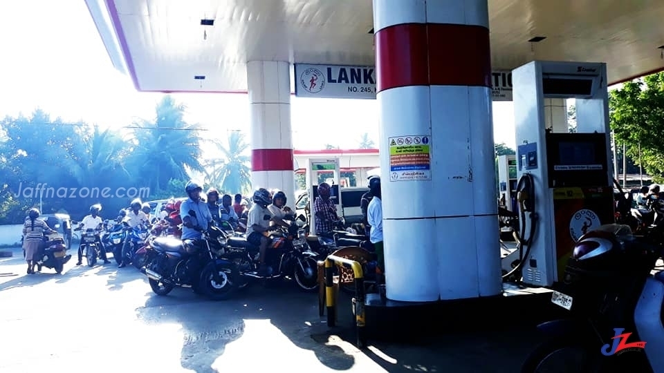 Big crowds at fuel filling stations in Jaffna! No fear – No out of stock ! – District Secretary