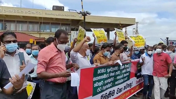 WORKERS OF ELECTRICITY, PORTS & PETROLEUM SERVICES LAUNCH PROTESTS AGAINST LNG DEAL