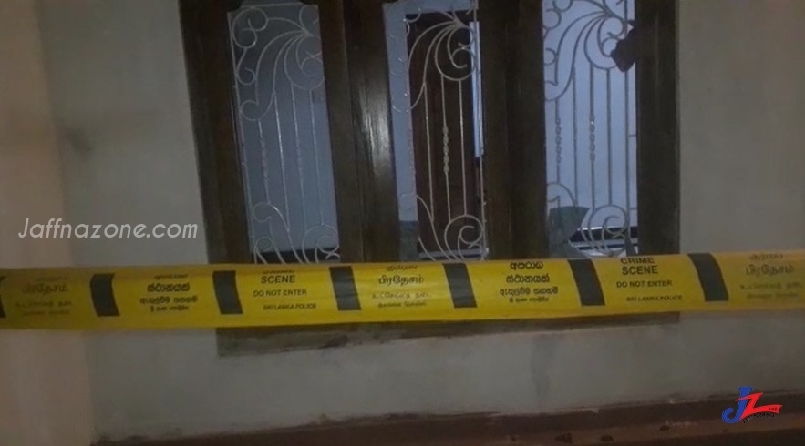 Swords armed vandalistic gang launched an attack on a house in J/Manipay – Navali area !