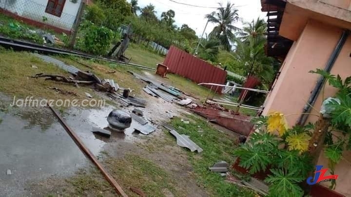 A Mini-cyclone attack in J/ Nainativu! 6 families affected !!
