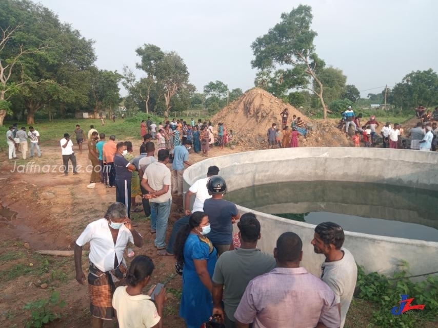 16 year old boy jumped into a farm well to bathe missing!