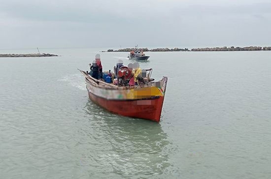 Six Indian fishermen arrested for poaching in Sri Lankan waters