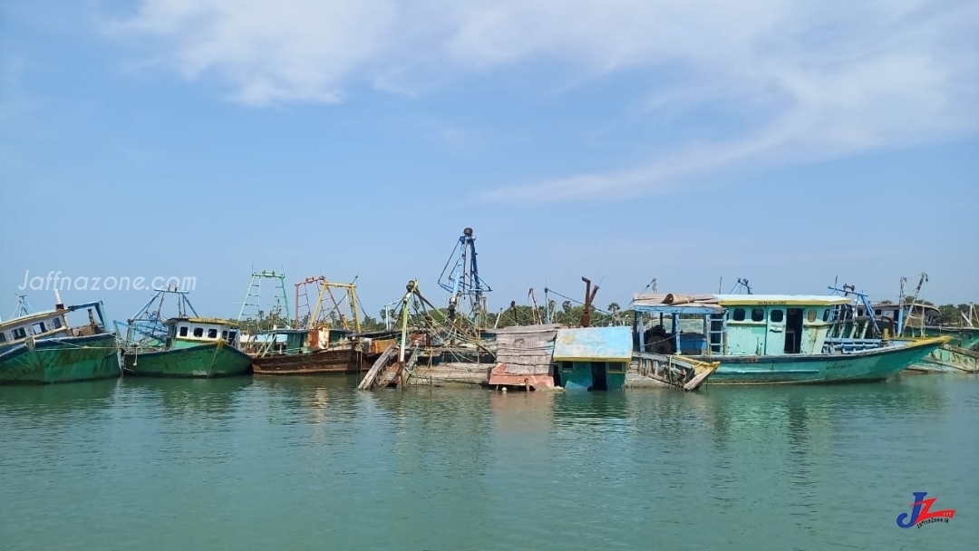 Work of letting Indian trawlers in auction started in Karainagar..!