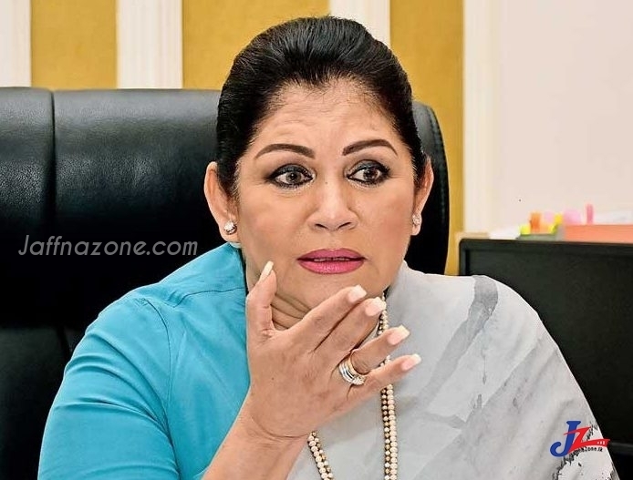 Colombo Municipal Mayor Rosy Senanayake visits Jaffna with her aides!