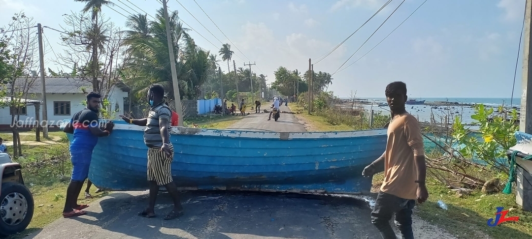 J/ Pointpedro- Ponnalai beach road curbed ! Fishermen struggle intensifies..