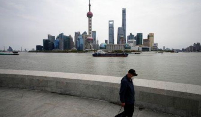 Oil prices fall as Shanghai goes into lockdown