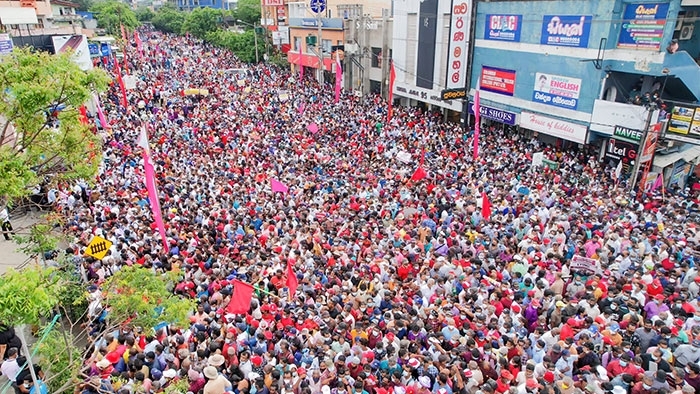 PEOPLE’S POWER FLOODS NUGEGODA