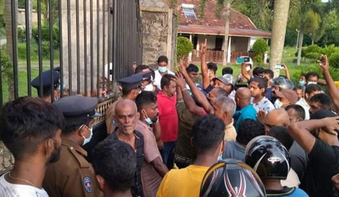 Group of protesters surround Gamini Senarath’s house!