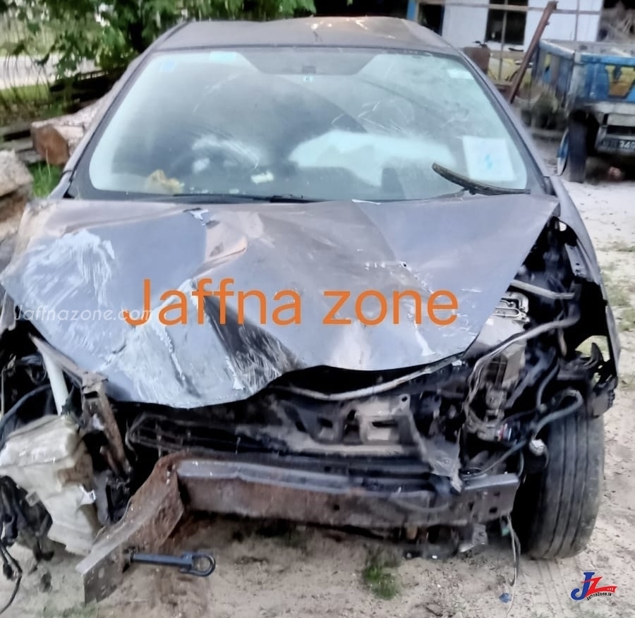 Accident of a doctor’s car with a light post in Jaffna!