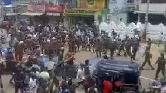 Tense situation in Chilaw between “We want Gota” & “Go home Gota” protesters