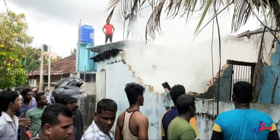 A house in Pashaiyur in Jaffna on fire!